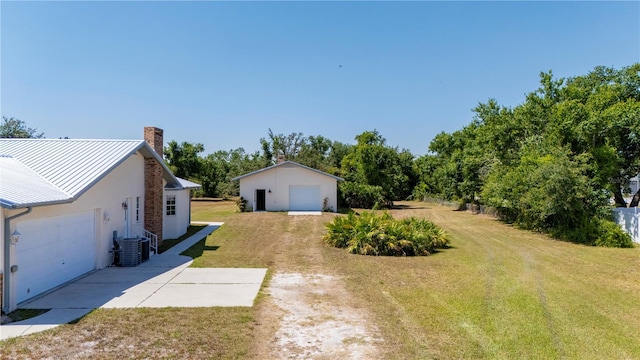 view of yard with an outbuilding and a garage