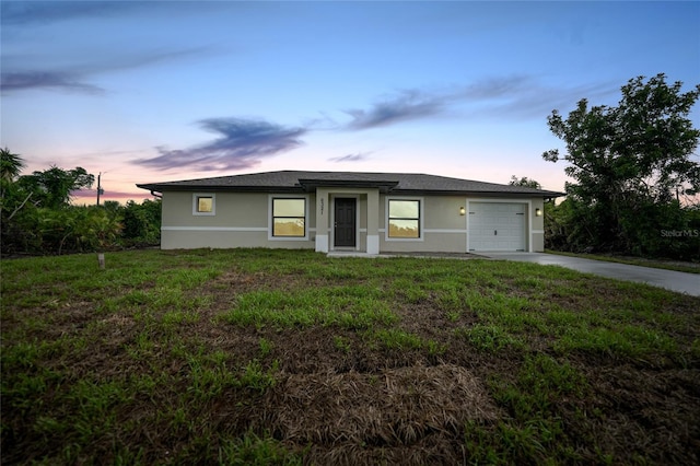 view of front of home featuring a yard and a garage