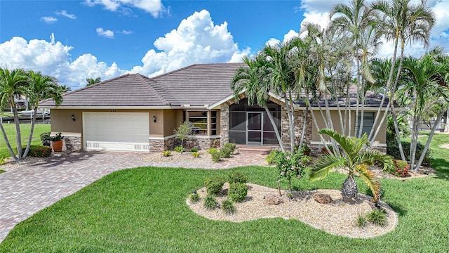 view of front of property featuring a front yard and a garage