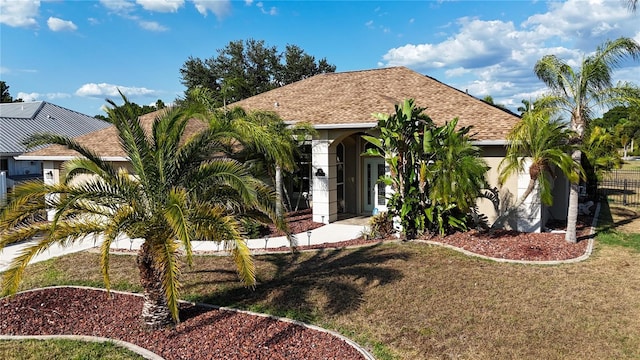 view of front of house featuring a front yard