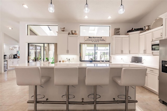 kitchen featuring a kitchen bar, decorative light fixtures, and a kitchen island