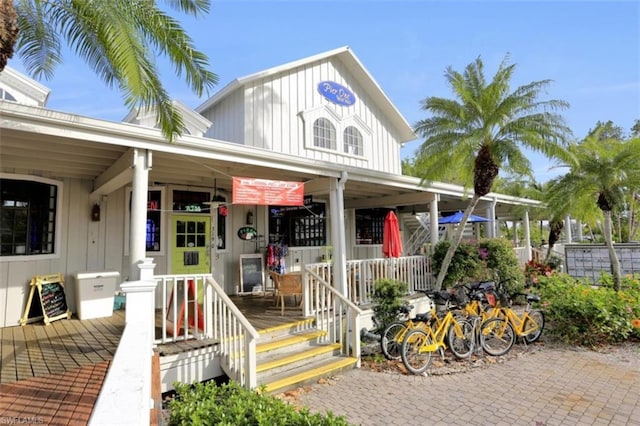 view of front facade with covered porch