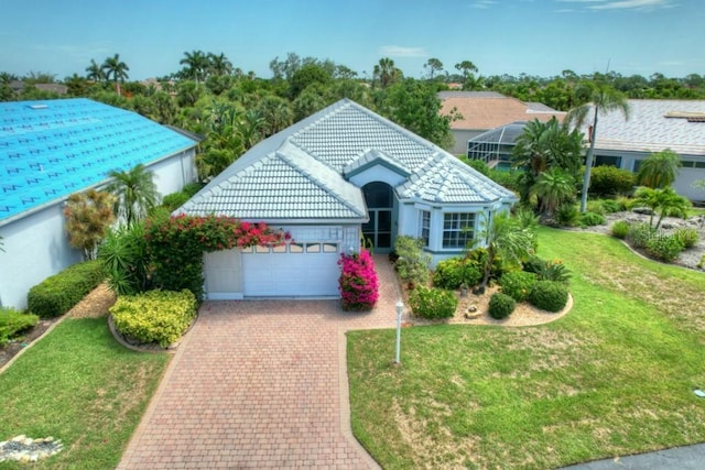 view of front facade featuring a garage and a front lawn