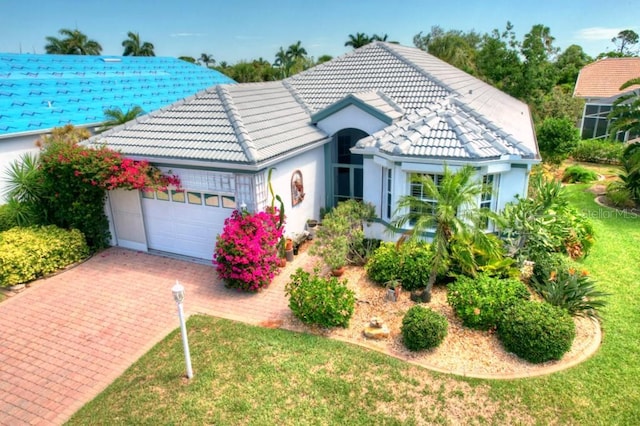 view of front of property featuring a garage and a front yard