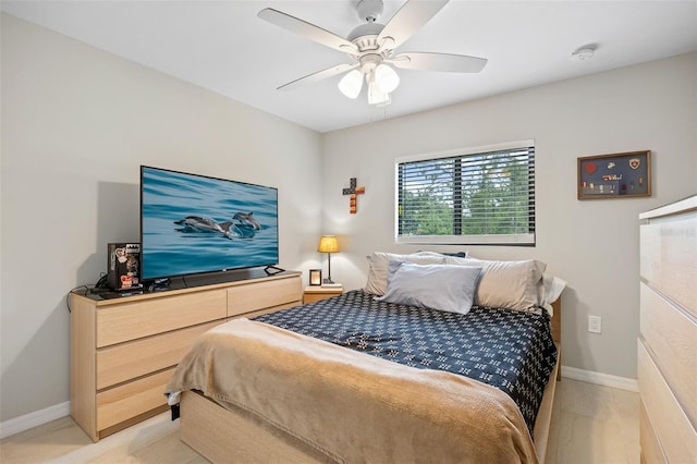 bedroom featuring ceiling fan