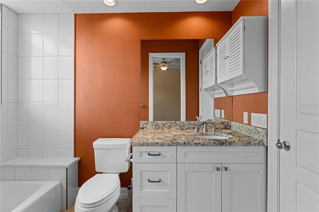 bathroom with ceiling fan, a bathtub, toilet, and vanity