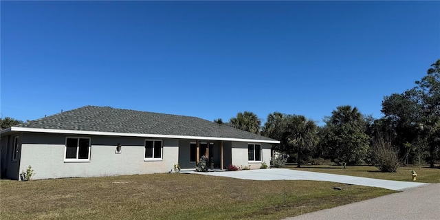 view of front of property with a front yard