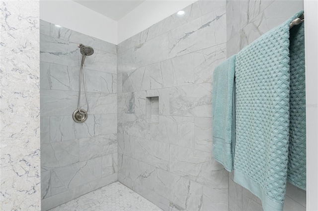 bathroom featuring a tile shower