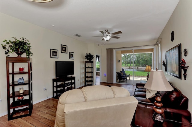 living room featuring light hardwood / wood-style floors and ceiling fan