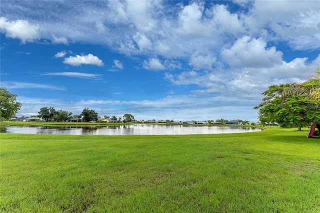 view of yard featuring a water view