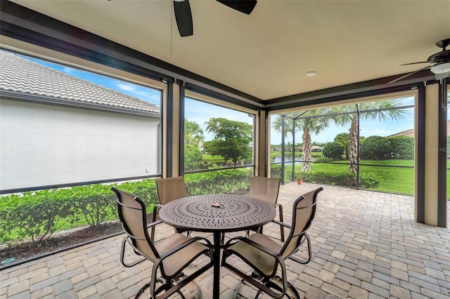 sunroom with ceiling fan