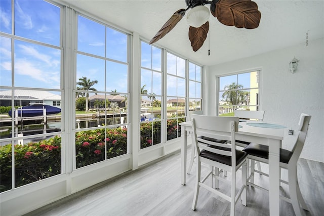 sunroom / solarium with ceiling fan