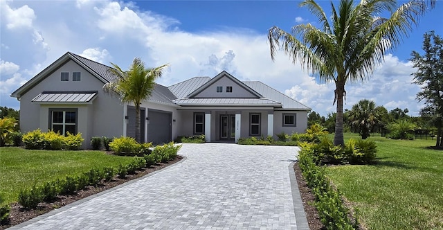 view of front facade featuring a front lawn and a garage