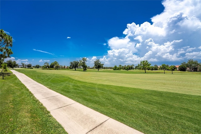 view of property's community featuring a lawn