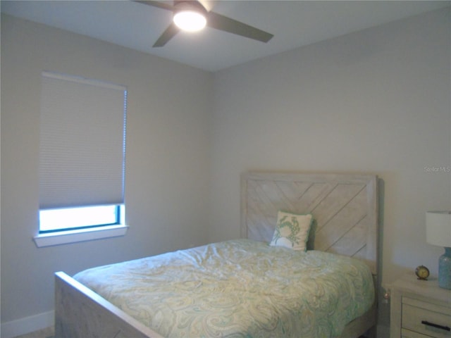 bedroom with ceiling fan