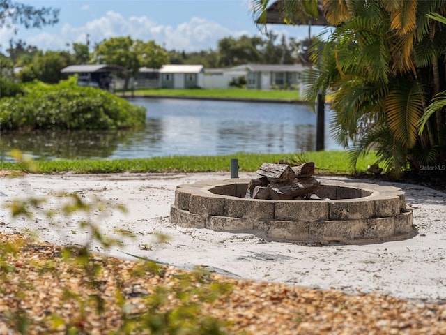 view of yard featuring a water view