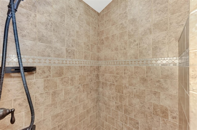 interior details with a tile shower