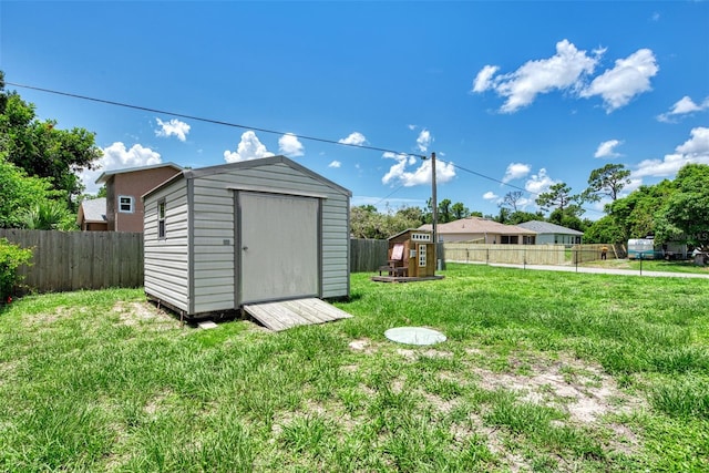 view of yard with a storage unit