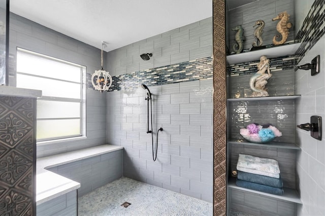 bathroom featuring a tile shower