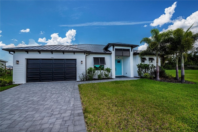 view of front facade featuring a front yard and a garage