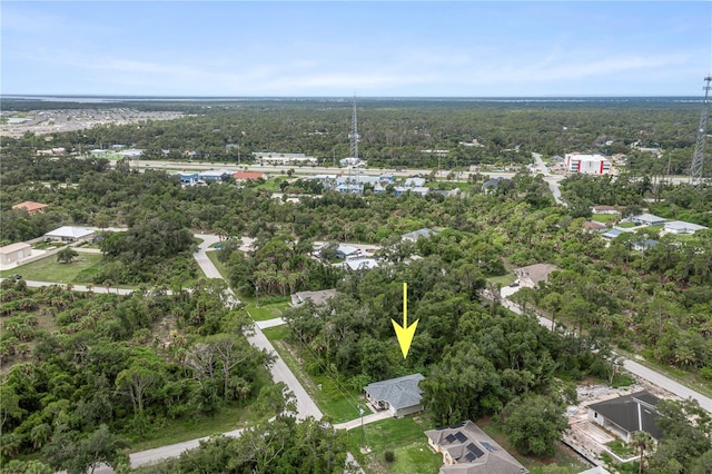 birds eye view of property featuring a forest view
