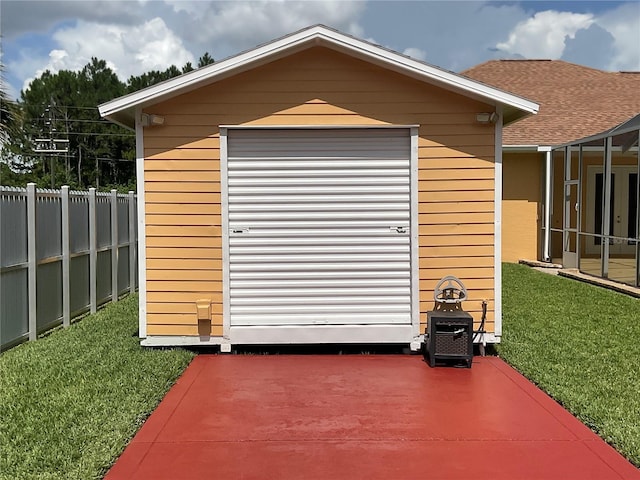 view of outdoor structure with a yard