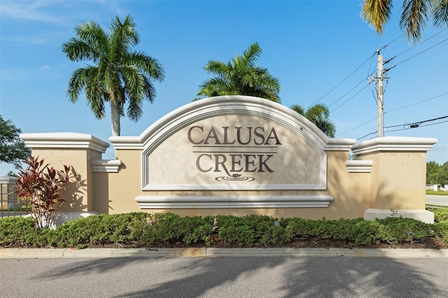 view of community / neighborhood sign