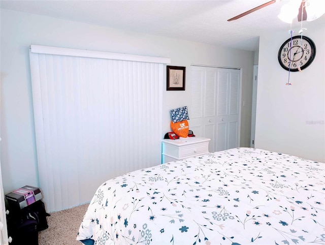 bedroom featuring ceiling fan, a textured ceiling, a closet, and carpet floors