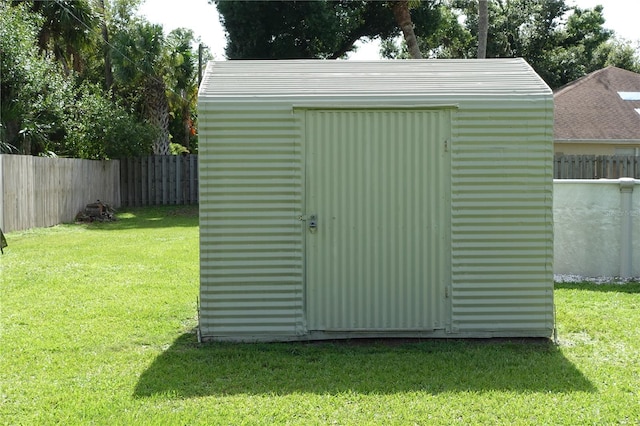 view of outdoor structure featuring a yard