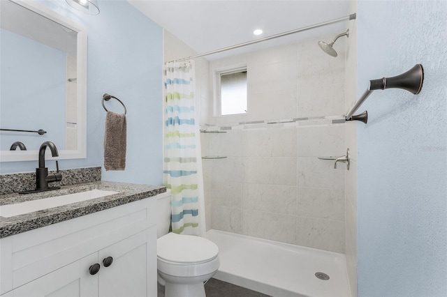 bathroom with a shower with curtain, vanity, and toilet