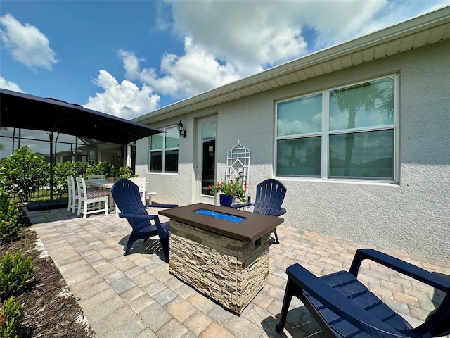 view of patio with a fire pit