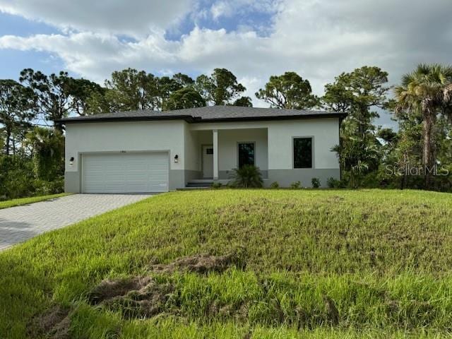 view of front of property featuring a garage and a front yard