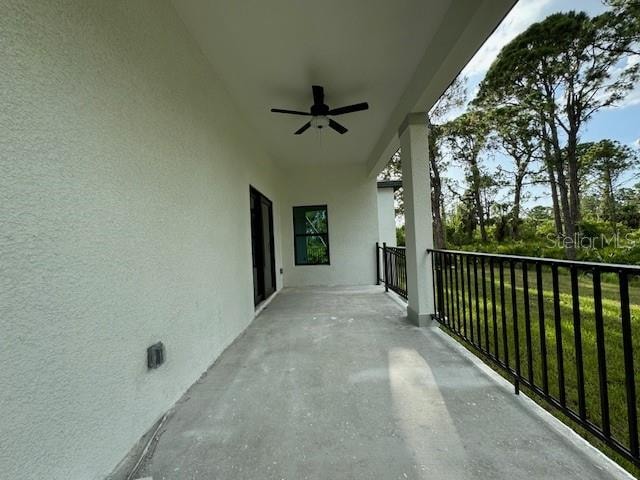 balcony featuring ceiling fan