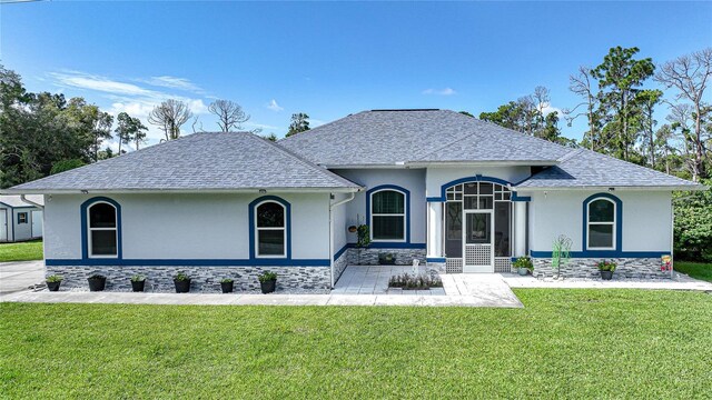 view of front of home featuring a front lawn