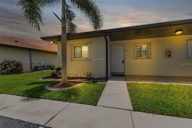 view of front of house with stucco siding and a front yard