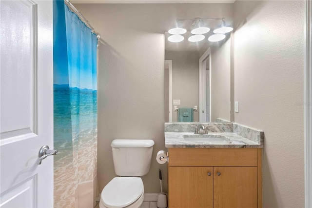 bathroom featuring a shower with shower curtain, vanity, and toilet