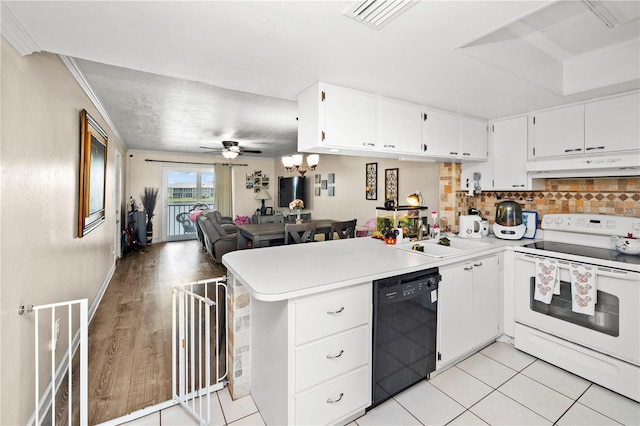 kitchen featuring kitchen peninsula, light hardwood / wood-style floors, electric range, dishwasher, and ceiling fan