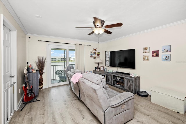 living room with crown molding, light wood-type flooring, and ceiling fan