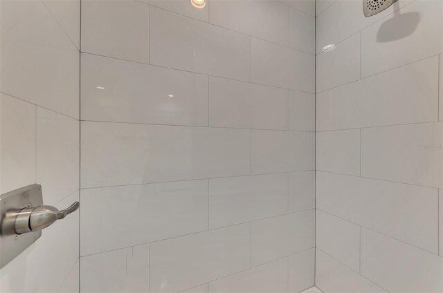 interior details with a tile shower