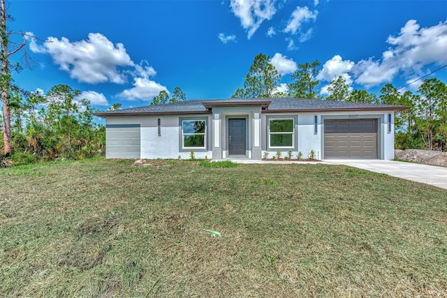 view of front of home featuring a front lawn and a garage