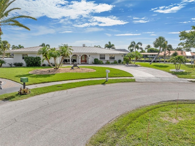 ranch-style house featuring a front lawn