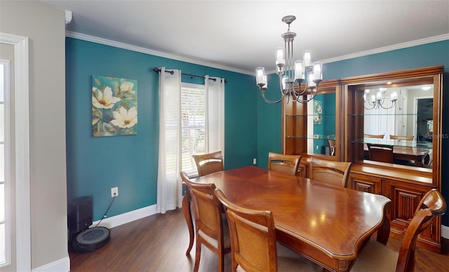 dining room featuring crown molding, dark hardwood / wood-style floors, and a notable chandelier