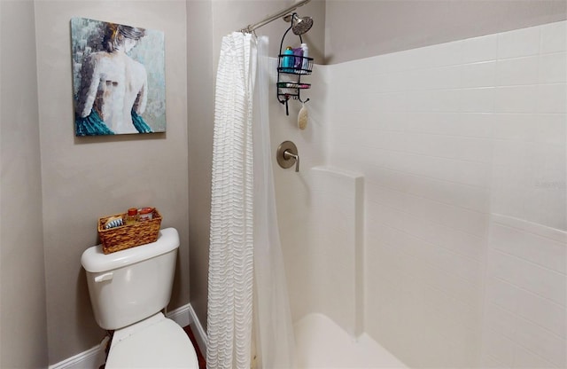 bathroom with curtained shower and toilet