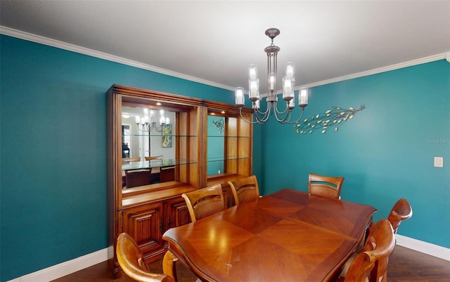 dining space featuring dark hardwood / wood-style flooring, a notable chandelier, and ornamental molding