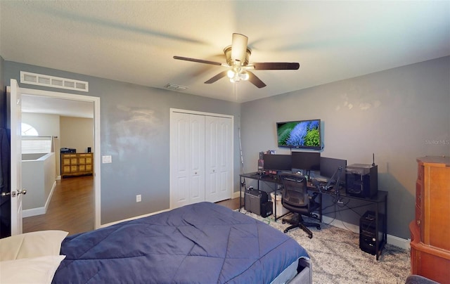 bedroom featuring ceiling fan and a closet