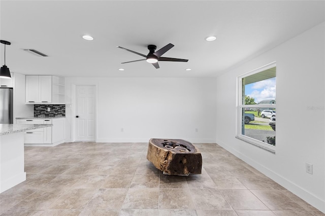 sitting room featuring ceiling fan