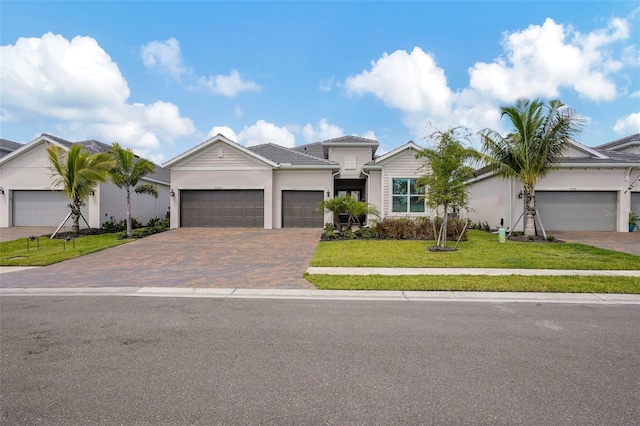 view of front of home featuring a garage and a front yard