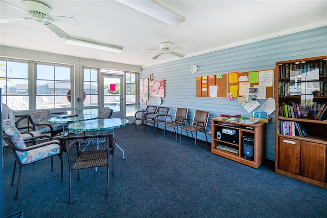 sunroom with ceiling fan