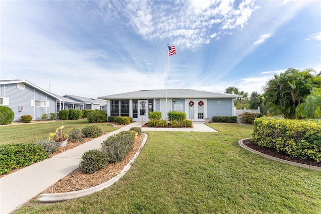 view of front of house featuring a front yard