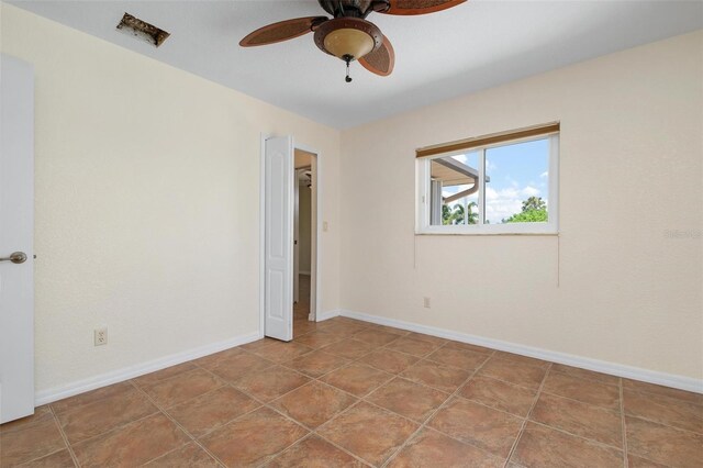 empty room with ceiling fan